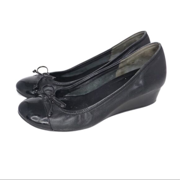 Cole Haan Black Leather Cap Toe Wedges, Size 7 - Picture 2 of 5